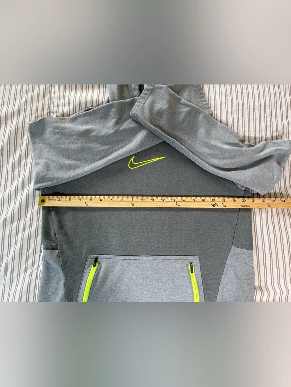 Nike Therma-Fit Men’s Gray Pullover Hoodie Neon Zip Pockets Sweatshirt Size M